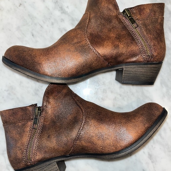 NEW! American Rag Abby Ankle Booties Brown Side Zippers - Picture 7 of 11